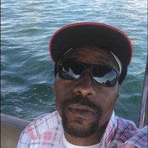 Meet your Posher, Derrick